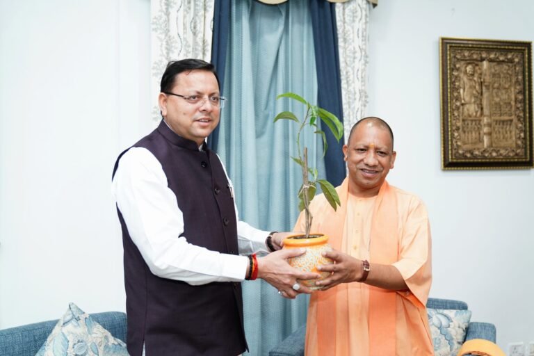 Uttarakhand – उत्तर प्रदेश के मुख्यमंत्री योगी आदित्यनाथ ने की उत्तराखंड के मुख्यमंत्री पुष्कर सिंह धामी से मुलाकात, यहां पढ़े