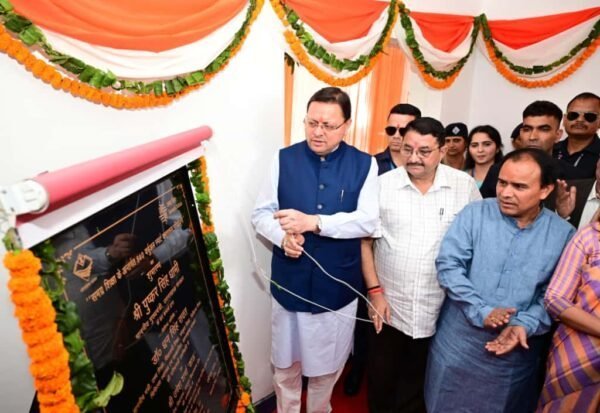 मुख्यमंत्री पुष्कर सिंह धामी ने 840 राजकीय विद्यालयों में हाइब्रिड मोड में संचालित वर्चुअल एवं स्मार्ट कक्षाओं के केन्द्रीयकृत स्टूडियो का किया शुभारंभ