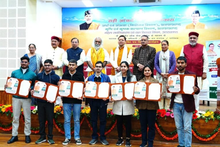 लोक सेवा आयोग से चयनित 178 अभ्यर्थियों को मुख्यमंत्री ने प्रदान किये नियुक्ति पत्र